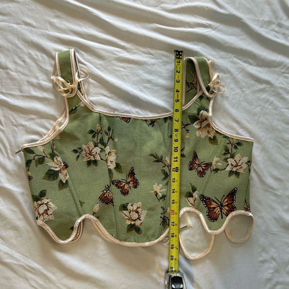 Source Unknown Green Floral Butterfly Crop Top - Picture 2 of 6